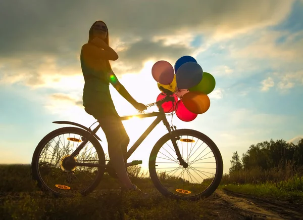 Chica Joven Vestido Sexy Montar Bicicleta Volar Globos Aire —  Fotos de Stock