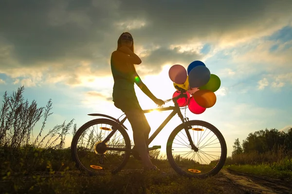 Chica Joven Vestido Sexy Montar Bicicleta Volar Globos Aire —  Fotos de Stock