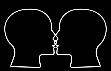 İki insan kafası şeklinde halojen lambalar. Açık fikirli