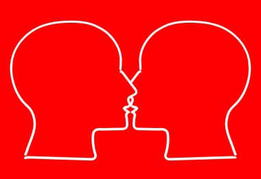 İki insan kafası şeklinde halojen lambalar. Açık fikirli