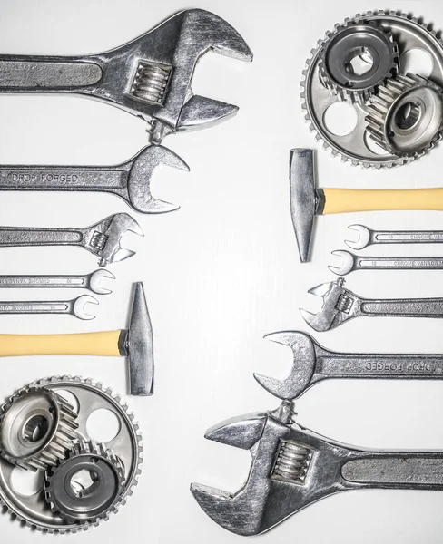 Werkzeug Aus Eisen Auf Einem Hölzernen Tischhintergrund Leerer Kopierraum Für — Stockfoto