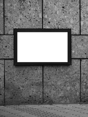 dış arkaplan. Taş duvarda asılı boş bir çerçeve ve kaldırım taşı zemin. boş resim çerçevesi tasarımınız için hazır 