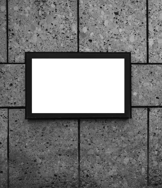 dış arkaplan. Taş duvarda asılı boş bir çerçeve ve kaldırım taşı zemin. boş resim çerçevesi tasarımınız için hazır 