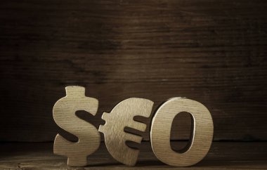 Seo - Dolar ve avro işaretlerinden yapılmış ahşap kelime. 