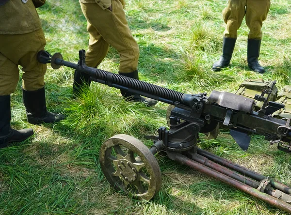 Mitragliatrice Pesante Vecchia Mitragliatrice Militare Potente Canna Lunga Soldato Piedi — Foto Stock