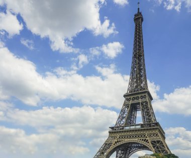 Eyfel Kulesi, Seine Nehri manzaralı. Paris, Fransa.