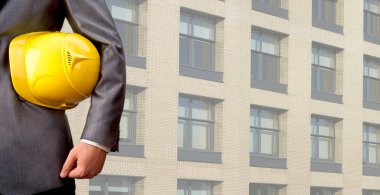 Güvenlik için sarı başlıklı mühendis 