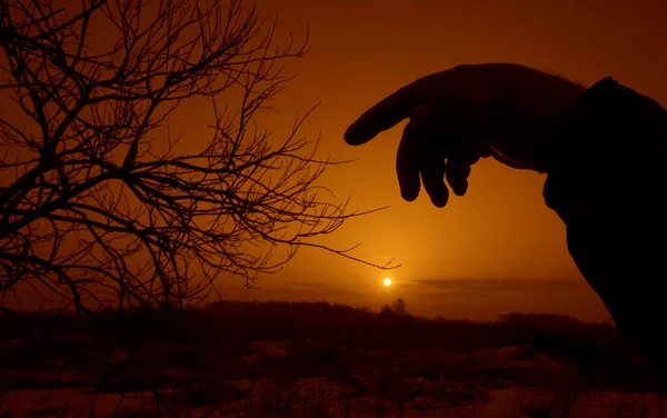 Silhouette Human Hand Blurred Landscape Background — Stock Photo, Image