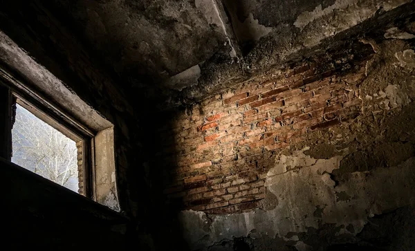 Fundo Cena Vazio Luz Incidente Uma Janela Uma Parede Tijolo — Fotografia de Stock