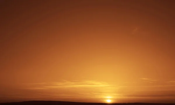 Sonnenuntergang See Mit Sonnenuntergang Hinter Den Bergen — Stockfoto