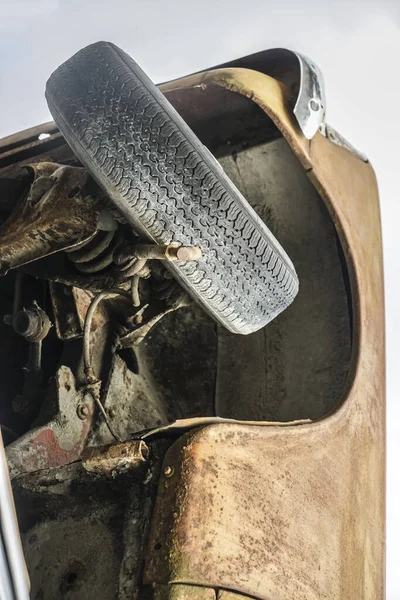 Sérült Rozsdás Autó Roncstelepen Eltört Összetört Autó — Stock Fotó