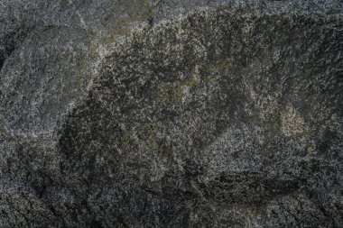 Taşların dokusu ve arkaplanı. Kaya dokusu. Koyu gri arkaplan. 