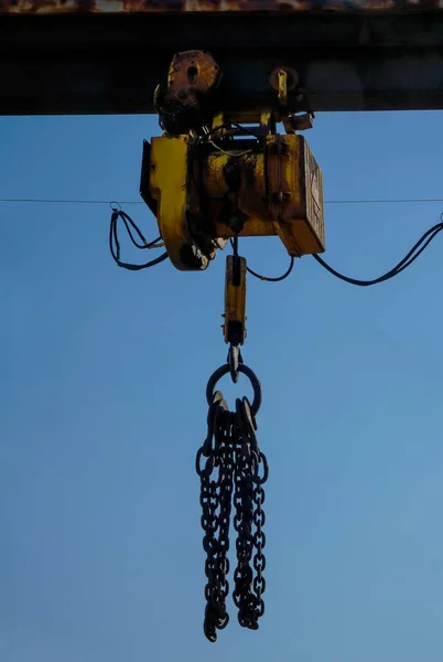 Hook Gantry Crane Chain Lifting Heavy Loads Background Metal Beam — Stock Photo, Image