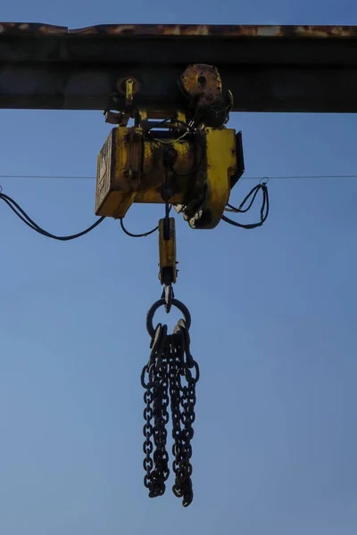 Hook Gantry Crane Chain Lifting Heavy Loads Background Metal Beam — Stock Photo, Image