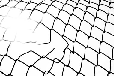 Hasar kablosu beyaz arka planda. Beyaz arkaplanda izole edilmiş delikle ağ oluşturma            