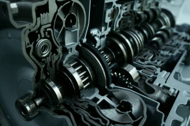 Gezegen vitesleri bu bağlamda otomatik vites içinde. Metal mekanizması. Çelik. Mühendislik. Ağır endüstri. Kavram: Metal yedek parça üretimi. Sanayi konuları. 