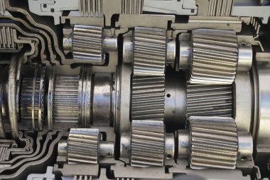 Gezegen vitesleri bu bağlamda otomatik vites içinde. Metal mekanizması. Çelik. Mühendislik. Ağır endüstri. Kavram: Metal yedek parça üretimi. Sanayi konuları. 