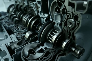 Gezegen vitesleri bu bağlamda otomatik vites içinde. Metal mekanizması. Çelik. Mühendislik. Ağır endüstri. Kavram: Metal yedek parça üretimi. Sanayi konuları. 