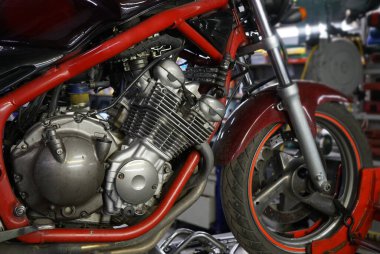 Motosiklet servisinde spor bisikleti                   