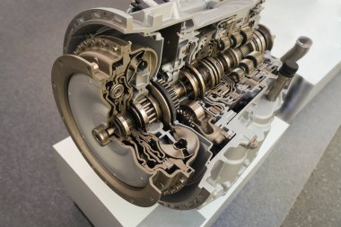 Gezegen vitesleri bu bağlamda otomatik vites içinde. Metal mekanizması. Çelik. Mühendislik. Ağır endüstri. Kavram: Metal yedek parça üretimi. Sanayi konuları. 