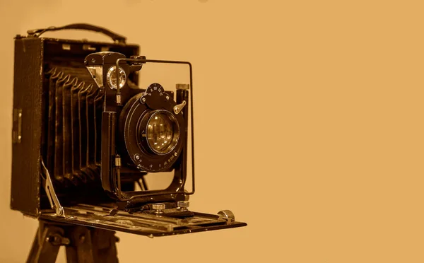 Retro Old Outdated Manual Film Camera Circa 1950S Wooden Table — Stock Photo, Image