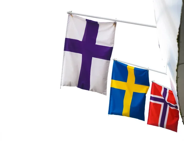 Bandeiras Escandinavas Direção Isolada Fundo Branco Bandeiras Nórdicas Céu Bandeiras — Fotografia de Stock