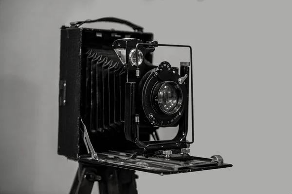 Ρετρό Παλιά Ξεπερασμένη Χειροκίνητη Φωτογραφική Μηχανή Φιλμ Περίπου 1950 Ξύλινο — Φωτογραφία Αρχείου
