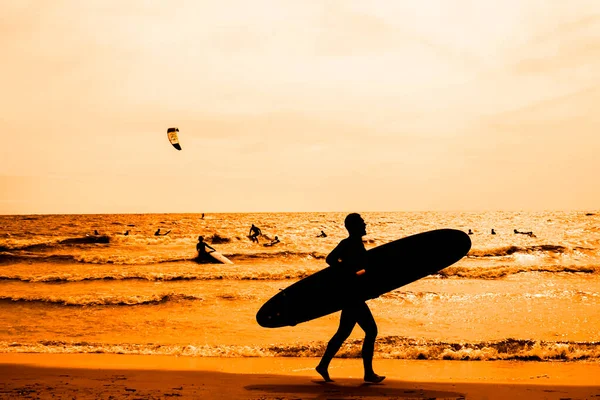 Surfer His Surfboard Running Waves Surfer Silhouette Man Holding His — Stock Photo, Image