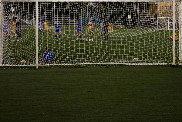 Mujer Portero Con Espalda Gol Equipo Jugando Fútbol Malla Para — Foto de Stock