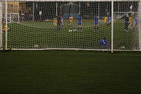 Mujer Portero Con Espalda Gol Equipo Jugando Fútbol Malla Para — Foto de Stock