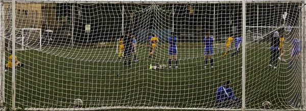 Mujer Portero Con Espalda Gol Equipo Jugando Fútbol Malla Para — Foto de Stock