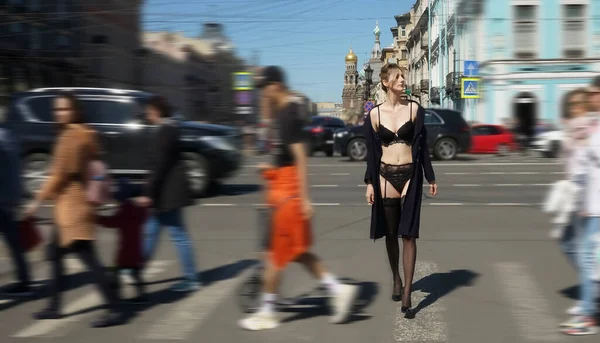 Beautiful Young Woman Walking Street Cars Underwear Unbuttoned Coat Pedestrians — Stock Photo, Image
