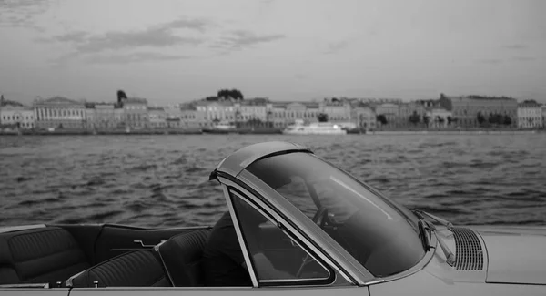Amerikaanse Klassieke Converteerbare Auto Witte Retro Cabriolet Tot Zonsondergang Zijaanzicht — Stockfoto