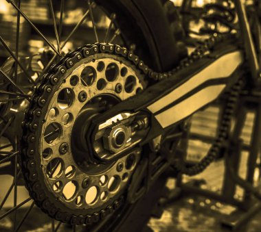 Motosiklet sarkan zinciri. motosiklet bakım servisi