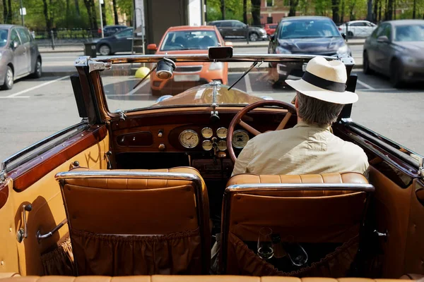 View Classic Luxury Retro Car Being Driven Man Male Driving — Stock Photo, Image
