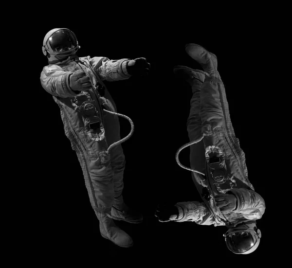 Astronaut Het Witte Ruimtepak Geïsoleerd Zwarte Achtergrond — Stockfoto