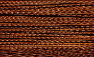 Metal tesisat güçlendirilmiş beton için. Ana inşaat malzemeleri. Arka plan ve paslı demir destek çubukları. Güçlendirme çubuğunda kırmızı turuncu demir oksit rengi