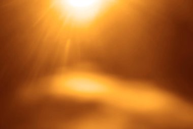 Altın cennet ışığı kavramı. Umut kavramı. Bulanık arka plan. 