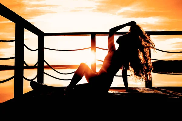 Happy Woman Sitting Seashore Hand Raised Heaven Sunny Sky Light — Stock Photo, Image