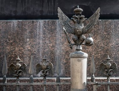 İki başlı çift başlı kartal muhtemelen Roma Rusya Bizans ya da kraliyet kraliyet sembolü.