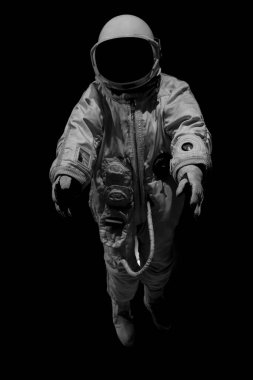 Hiperbarik astronot koruyucu giysi. Kasklı uzay adamı mavi arka planda. Uzay Kostümlü astronot.