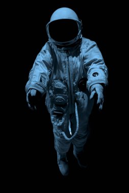 Hiperbarik astronot koruyucu giysi. Kasklı uzay adamı mavi arka planda. Uzay Kostümlü astronot.