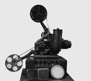 Tripodu olmayan bir film kamerası. Sinema kamerası görüntüsü. izole edilmiş duvar arkaplanı. 
