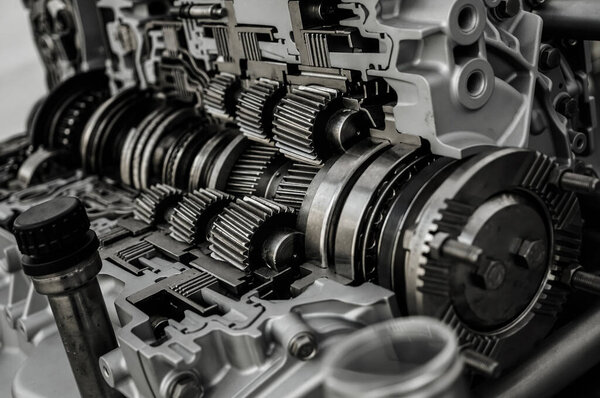  новая, современная автоматическая коробка передач, шестеренки, механика. Взгляд в раздел