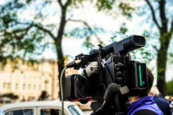 Operador Vídeo Trabalho Repórter Sua Câmera Trabalhando Rua — Fotografia de Stock