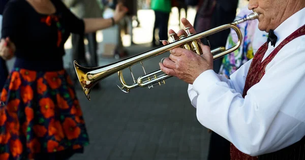 Sankt Petersburg Ryssland Juni 2021 Äldre Man Spelar Trumpet Jazzmusiker — Stockfoto