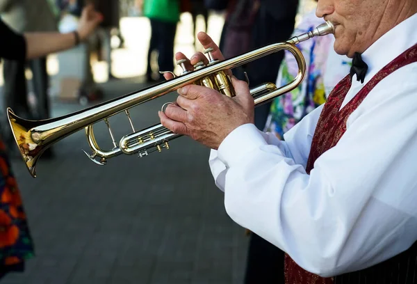 Sankt Petersburg Ryssland Juni 2021 Äldre Man Spelar Trumpet Jazzmusiker — Stockfoto