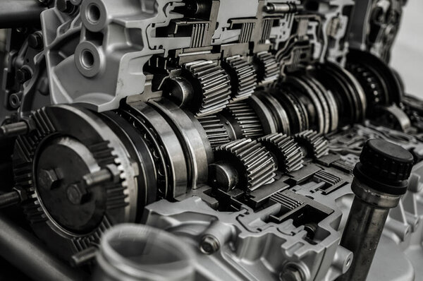  новая, современная автоматическая коробка передач, шестеренки, механика. Взгляд в раздел