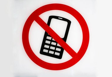 Beyaz arkaplanda cep telefonu simgenizi kullanmayın. Telefon işareti yok. fotoğraf resmi.