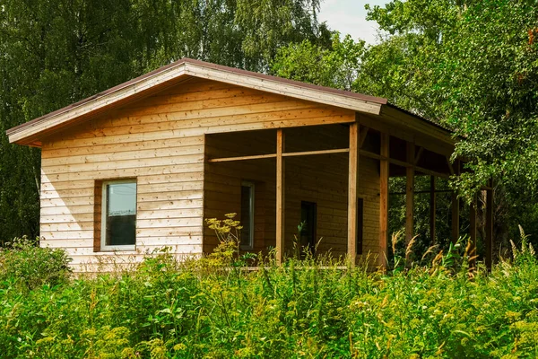 Výstavba Chalupy Baru Ruském Lese Dřevěná Chata Plastovými Okny Stěny — Stock fotografie